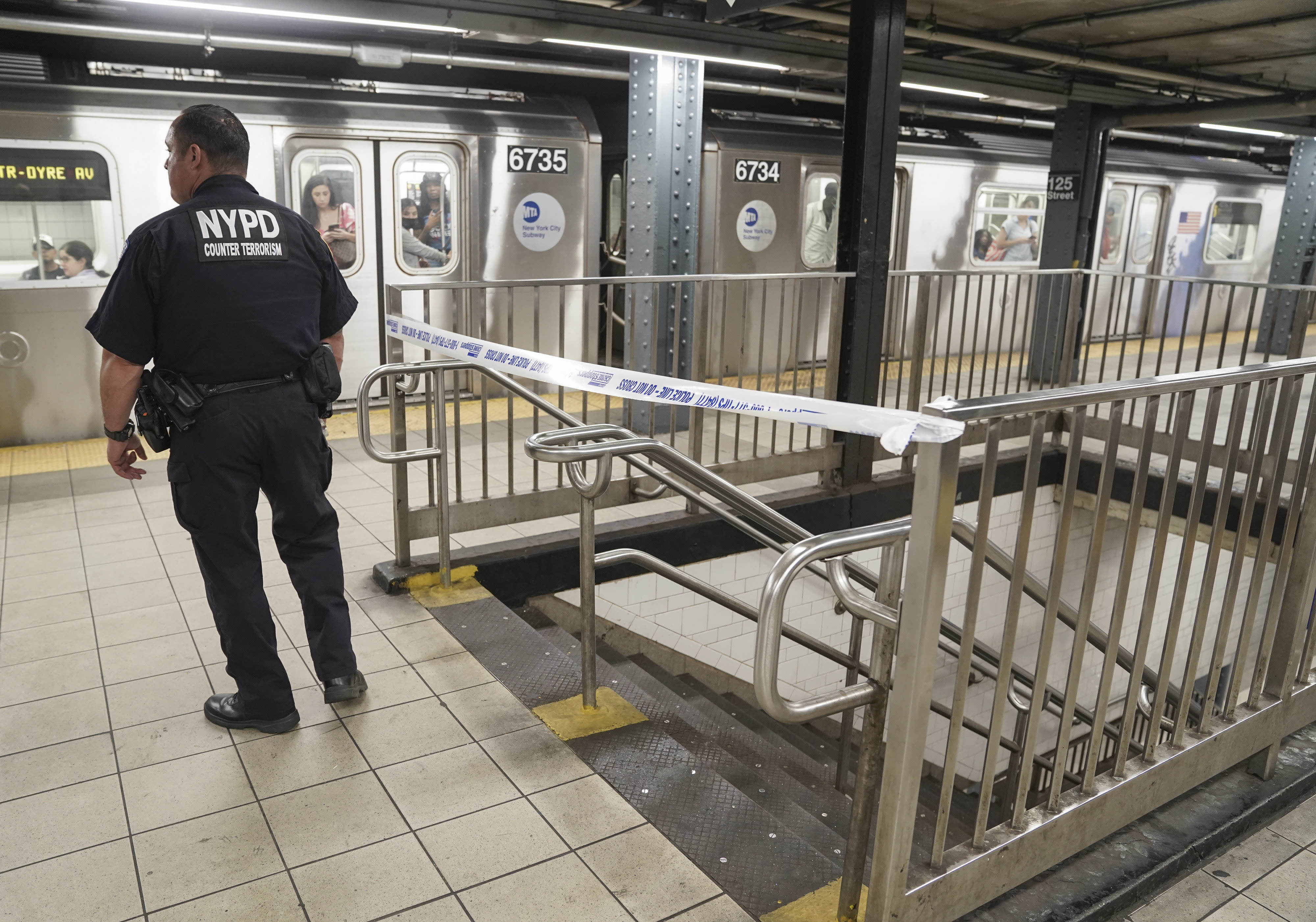 Man sets stranger on fire on downtown Manhattan subway train: cops