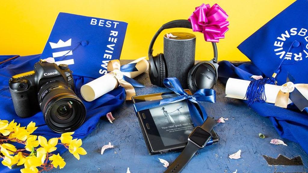 How to choose the perfect college graduation gift