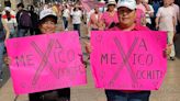 Vallas en el Zócalo fueron colocadas por manifestantes, no por el Gobierno: Segob