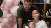 Leticia e Juliano Cazarré comemoram aniversário da filha com festa intimista