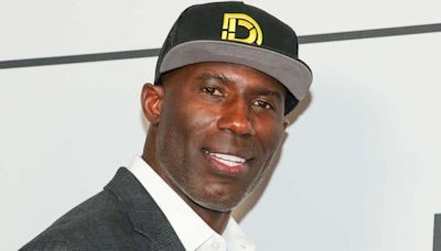 Pro Football Hall of Famer Terrell Davis Says He Was Handcuffed, Removed From Flight After Trying to Get Flight...