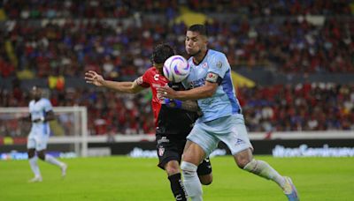 Tras asesinato de su hermana y acusaciones de su madre, Carlos Salcedo deja a Cruz Azul