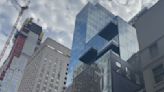 Trabajador cae de edificio en construcción en Manhattan