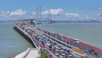 Shenzhen-Zhongshan cross-sea passage thronged with traffic flows