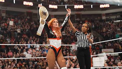 Booker T defiende la coronación de Becky Lynch en Raw