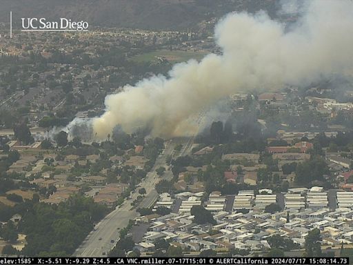 Brush fire breaks out in Newbury Park