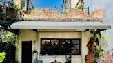 大溪老宅咖啡廳「秋旭」，小庭院和紅磚牆內充滿綠意，廢墟風格超好拍！