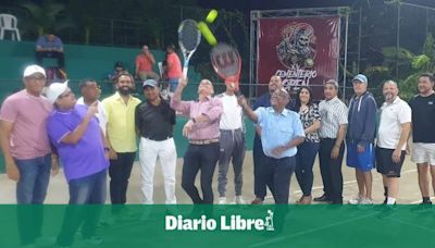 Suárez y Trinidad pican adelante en Cementerio Open de Tenis
