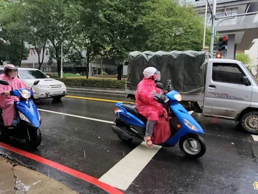 閃電超密集！強烈雷雨帶觸台 南高屏3縣市大雷雨警戒