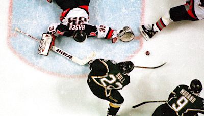 Mike Harrington: Lindy Ruff, Ken Hitchcock look back as Sabres' 'No Goal' loss turns 25