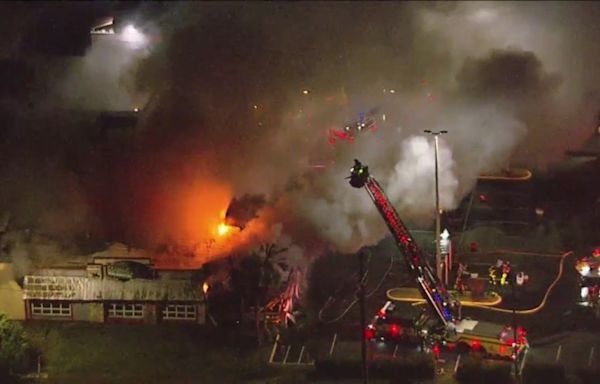Crews battle massive fire at Tampa restaurant