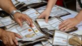 El INE inicia el recuento de votos del 67% de las casillas electorales