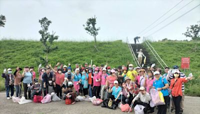 竹縣興隆河濱公園淨溪 阻絕廢棄物進入河川溪流