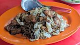 At Kedai Kopi dan Makanan Ming Hoe Hokkien Mee in Jalan Ipoh, go for the sublime ‘kau yuk mee hoon’ instead