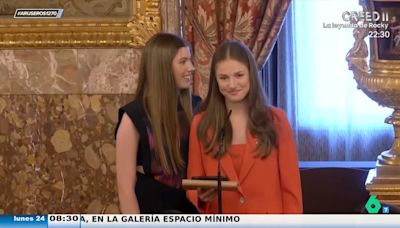 Un micrófono abierto desvela lo que la infanta Sofía le dijo a Leonor tras su sorpresa a Felipe VI