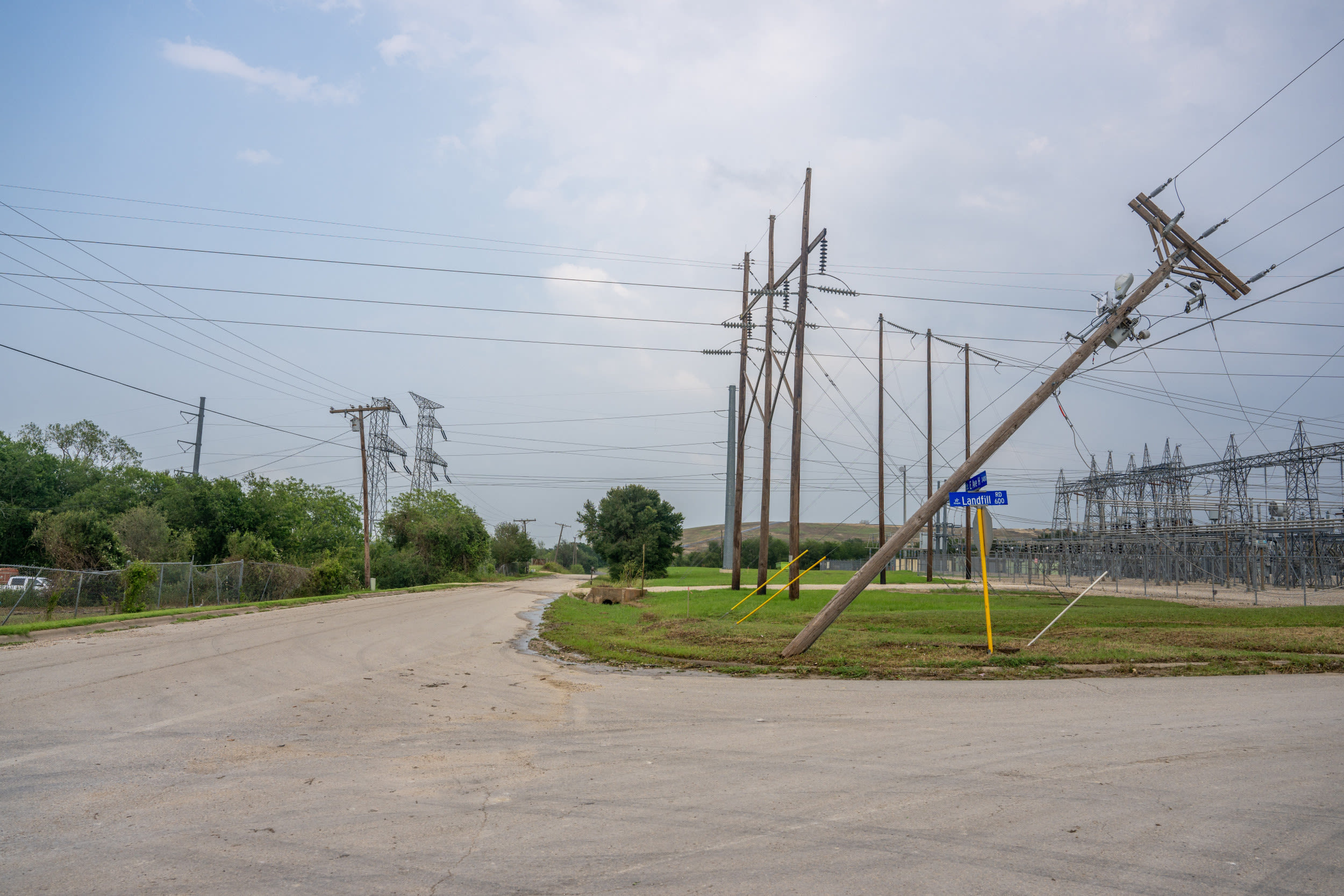 Power outage map shows states suffering blackouts after tornadoes strike