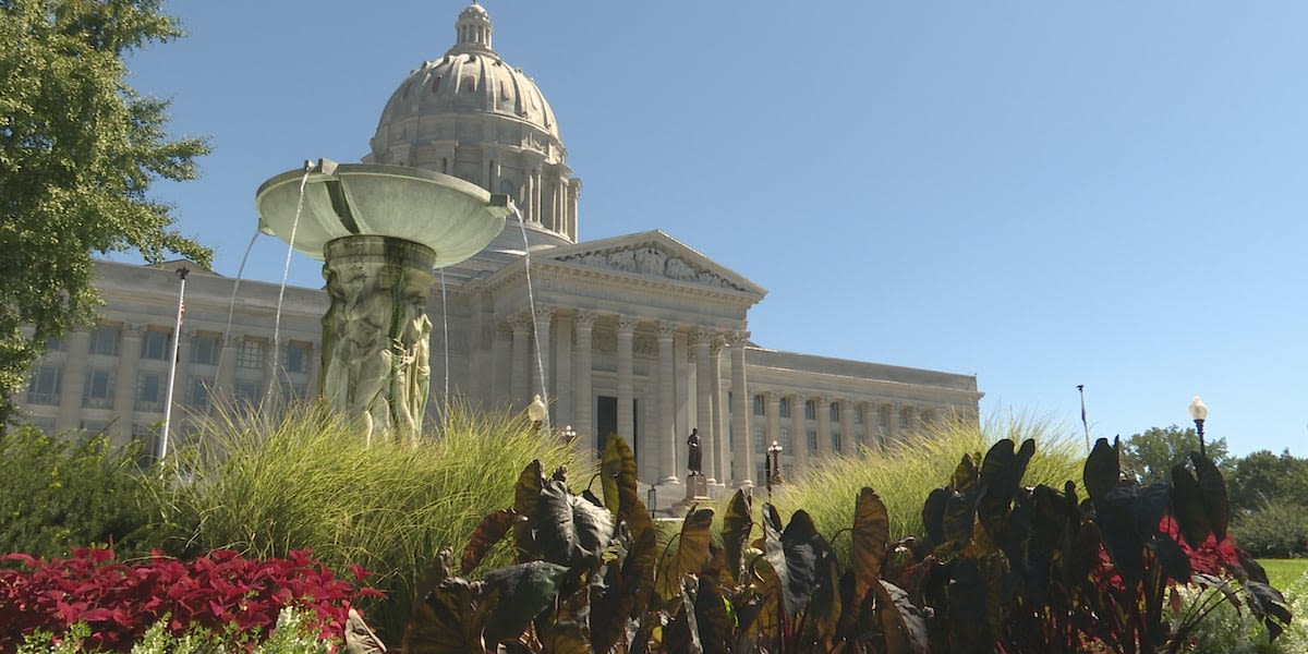 Mo. Governor orders statehouse dome to light up blue in honor of fallen officers