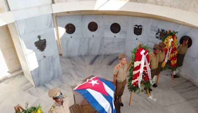 Cuba reverencia a José Martí a 129 años de su caída en combate (+Fotos) - Noticias Prensa Latina