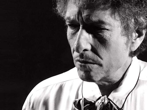 Watch: Bob Dylan Gets Mechanical During First "Desolation Row" Since 2018