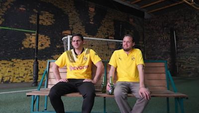 The Real Hardcore Fan Club: Conoce a Kevin y Toto, quienes trajeron el famoso Muro Amarillo del Borussia Dortmund a México | Goal.com Espana