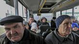 Salen los primeros autobuses y automóviles de Sumy para evacuar civiles
