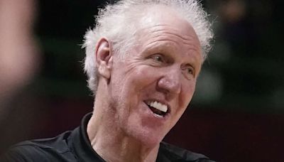 Bill Walton, Hall of Fame player who became a star broadcaster, dies at 71