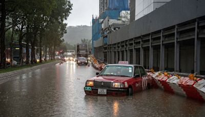 Hong Kong Issues First Red Storm Signal of Year as Roads Flood