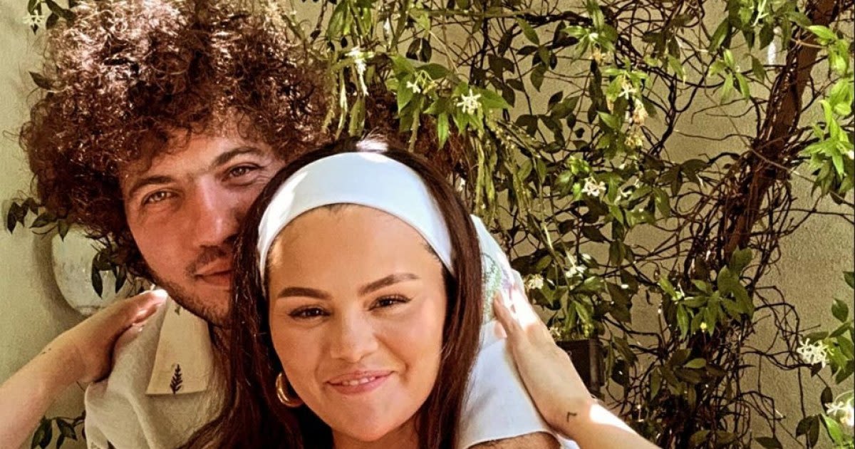 Selena Gomez’s Boyfriend Benny Blanco Narrates Her Makeup Routine