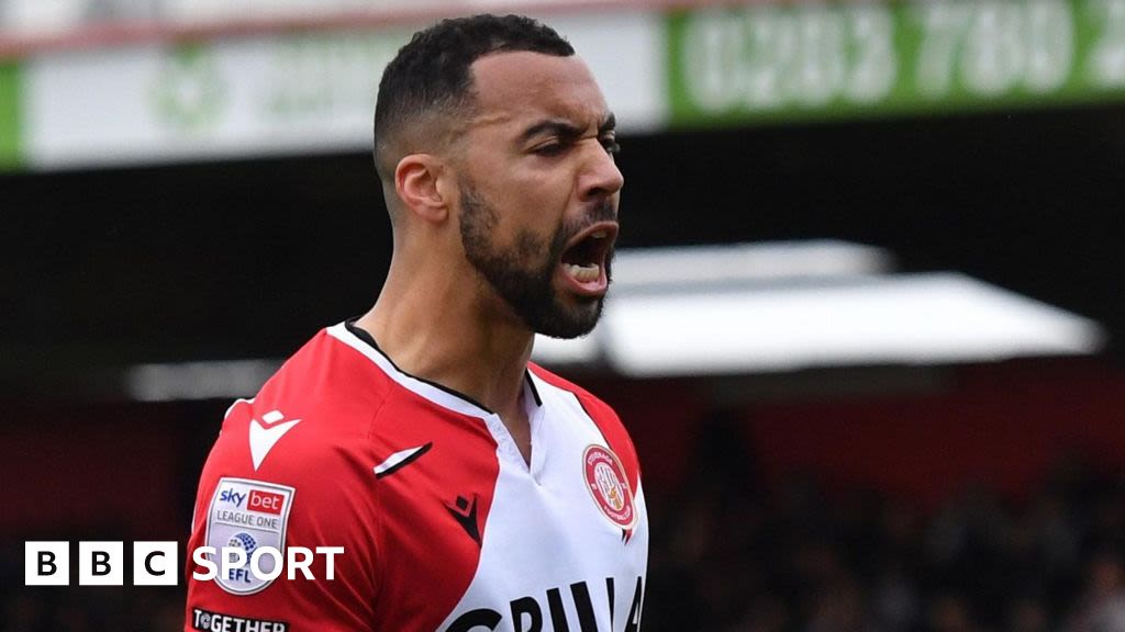 Kane Hemmings: Crewe sign former Stevenage striker