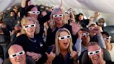 Viajeros de San Diego observan el eclipse desde 33,000 pies