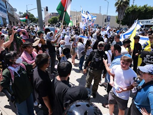 Pro-Palestinian protest outside LA synagogue criticized as ‘antisemitic’ after street fights with pro-Israel protesters