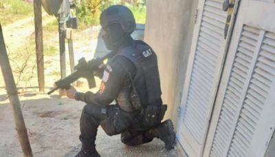 Menor é apreendido com armas e drogas após atirar contra equipe da PM em Araruama | Araruama | O Dia