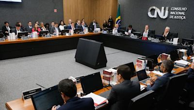 CNJ desafia Barroso, abre processos e afasta Gabriela Hardt e mais três juízes da Lava Jato