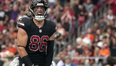 WATCH: Commanders TE Zach Ertz still has hops