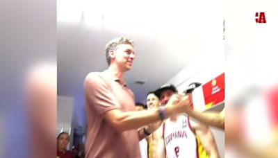 Pau Gasol bajo al vestuario de España para celebrar con ellos el pase a los Juegos - MarcaTV