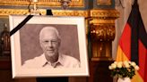Beckenbauer enterrado en Múnich en ceremonia familiar y cerca de la tumba de su hijo
