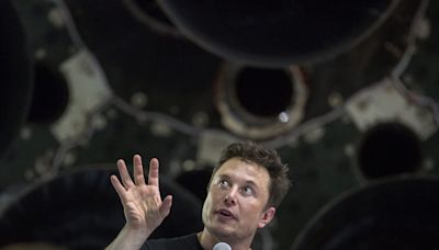 Watch Elon Musk show off SpaceX's massive launchpad and new 'Starfactory'