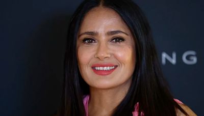 Salma Hayek festejó los 80 años de su mamá cantándole “La Sandunga”