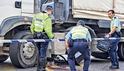 單車漢捱撞捲泥頭車底重傷 司機被捕 - 20240920 - 港聞