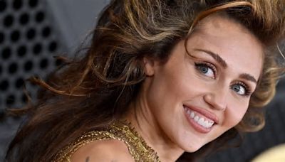 Miley Cyrus revive su pelo castaño XL del 2006 y causa furor en internet