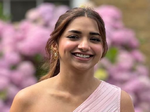 BB OTT 2’s Jiya Shankar serves summer look in baby pink dress; see PICS