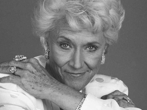 The Young & The Restless Star Jeanne Cooper Once Had A Controversial Facelift On-Air: "Scared The Hell Out Of Myself"