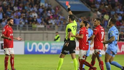 La jugada maestra que prepara Universidad Católica para apelar por la tarjeta roja de Eugenio Mena