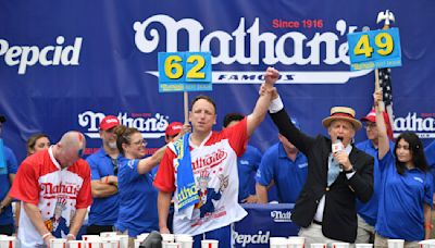 At Hot Dog Eating Contest, a Chance to Crown a New King