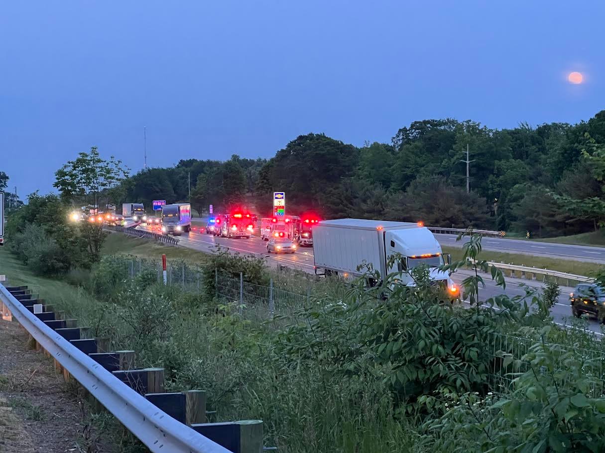 Rollover crash stops traffic on I-76 WB in Springfield Twp., Mahoning County