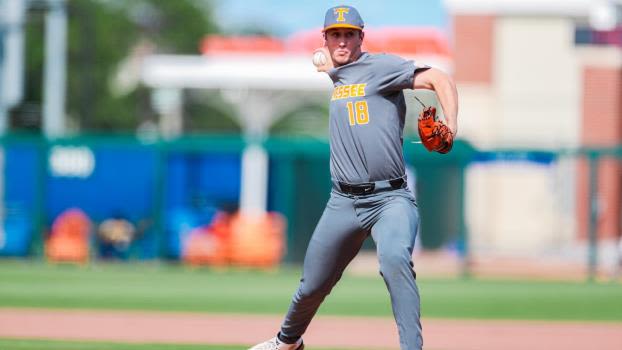 #3 Vols Split Friday Doubleheader At Florida