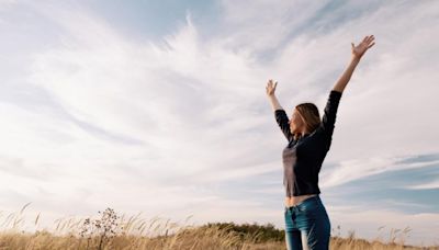 Descubre la práctica que aumenta la felicidad de las mujeres