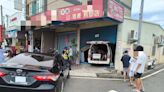 影／鳴笛救護車過路口被轎車撞進熱炒店 陪同家人受傷送進醫院