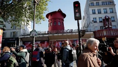 Se cayeron las aspas del Moulin Rouge