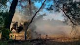 Mueren 4 en bombardeo en Ucrania, mientras ataque con drones incendia depósito petrolero en Rusia